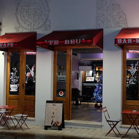 Tebeu Coffe And Bar Bed & Breakfast Vlore Luaran gambar