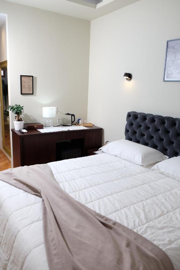 Tebeu Coffe And Bar Bed & Breakfast Vlore Luaran gambar