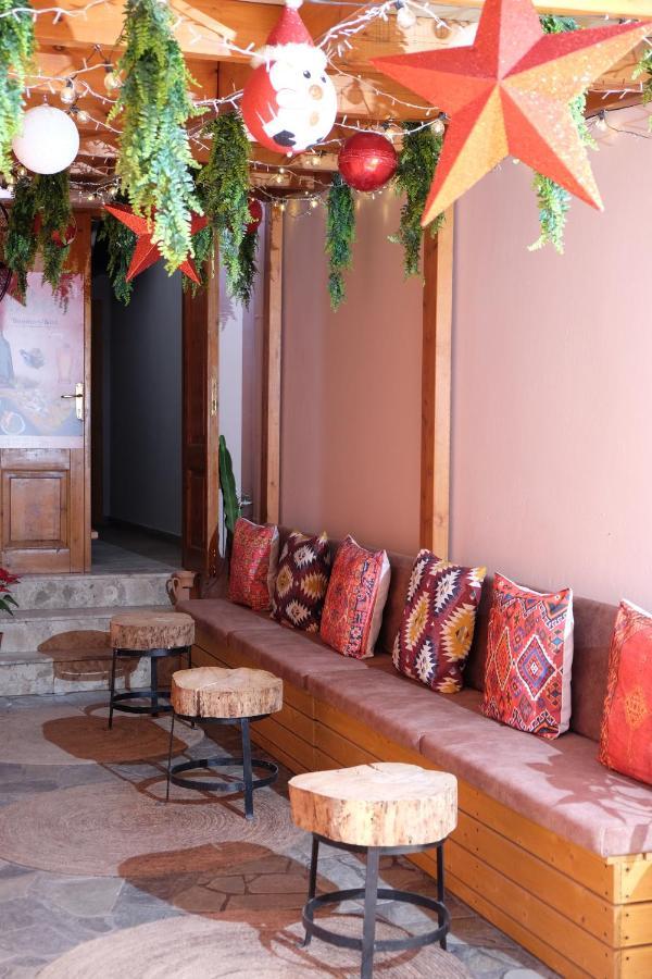 Tebeu Coffe And Bar Bed & Breakfast Vlore Luaran gambar